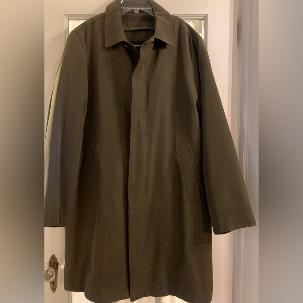 Mens London Fog raincoat. Size 40 Regular.